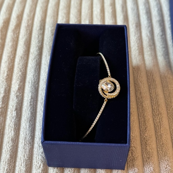 Swarovski - Generation bangle
White, Rose gold-tone plated - Picture 3 of 3